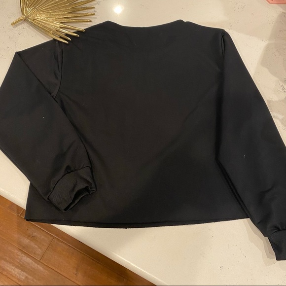 Cropped Sweatshirt / Black - Picture 2 of 3